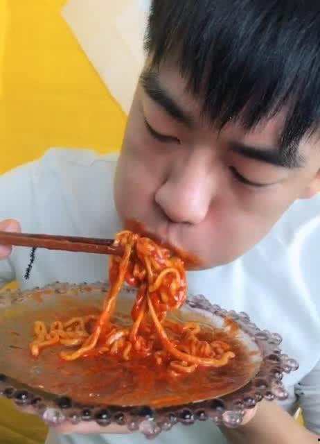 火鸡面的爆料吃法视频,颠覆味蕾的惊喜体验! 第2张 火鸡面的爆料吃法视频,颠覆味蕾的惊喜体验! 第2张